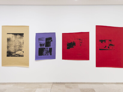 Azucena Vieites, Alrededor del mundo, vista de exhibición. Cortesía del Museo Patio Herreriano