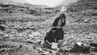 Il disastro del Vajont si verificò la sera del 9 ottobre 1963, nel neo-bacino idroelettrico artificiale del torrente Vajont nell'omonima valle, al confine tra Friuli-Venezia Giulia e Veneto, Italia