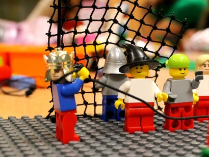Escena con figuras de Lego
