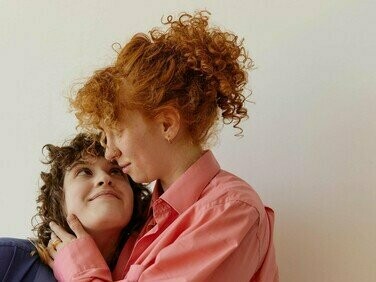 Casal de mulheres. O nosso beijo aconteceu antes dos meus lábios dançarem com os lábios de Elis naquela noite ventosa do mês de setembro