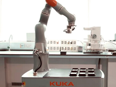El robot científico es capaz de realizar experimentos por su cuenta una vez que se le han programado objetivos