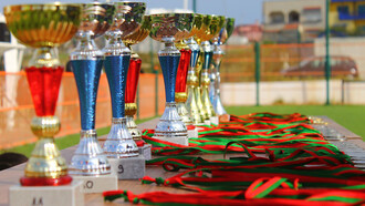 Desenvolver uma mentalidade de preparo para qualquer desafio no voleibol é um processo multifacetado que envolve objetivos claros, resiliência, visualização, autoavaliação, confiança, gestão do estresse, trabalho em equipe, perseverança, uma mentalidade de crescimento, equilíbrio e evolução constante