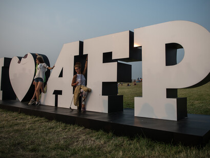 Alfa Future People è l'unico festival europeo dove si balla 24 ore su 24, dall'alba del primo giorno all'alba seguente.