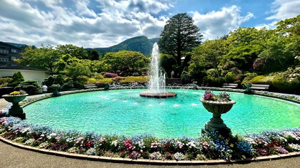 Central fountain and pond, Hakone Gora Park © Alma Reyes