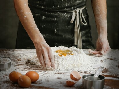 La diffusione del babà a Napoli avvenne quando la cucina francese si mescolò alla tradizione partenopea