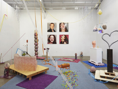 Ed Fornieles, Despicable Me 2, 2013, Installation View, Mihai Nicodim Gallery LA. © the artist, courtesy Mihai Nicodim Gallery, Los Angeles and Carlos/Ishikawa, London