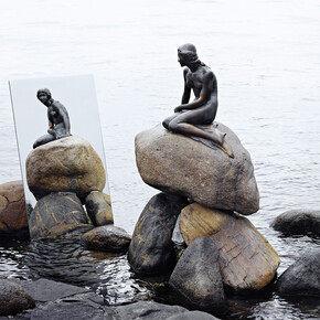 Elmgreen and Dragset, When a Country Falls in Love with Itself, 2008, Laserchrome colour print, 200 x 150 cm  © Michael Elmgreen and Ingar Dragset/BONO, Courtesy Statoil art programme