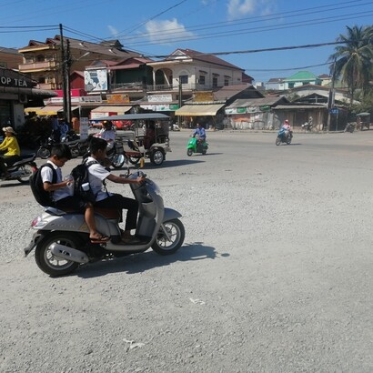 Bambini in scooter