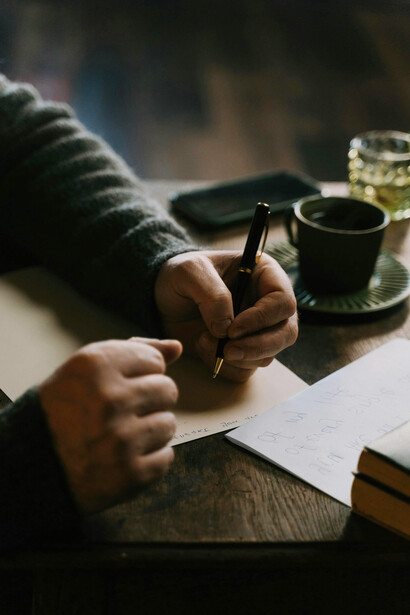 El ganador asegura que el relato premiado lo soñó, lo que abre una discusión sobre la originalidad en el arte y la inspiración