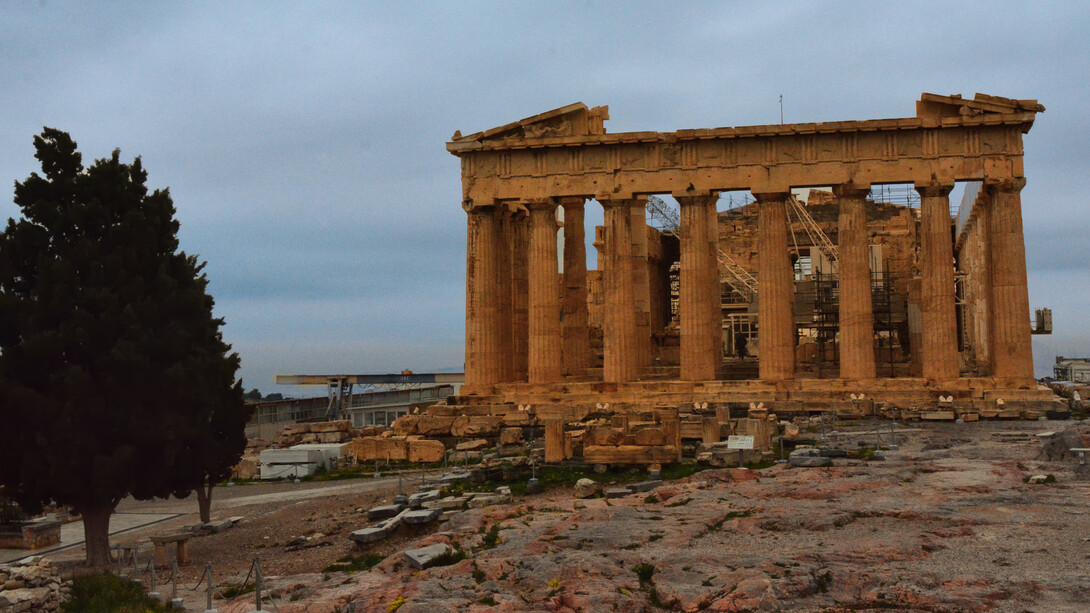 El Partenón está considerado un símbolo perdurable de la antigua Grecia, la democracia ateniense y la civilización occidental y uno de los monumentos culturales más importantes...