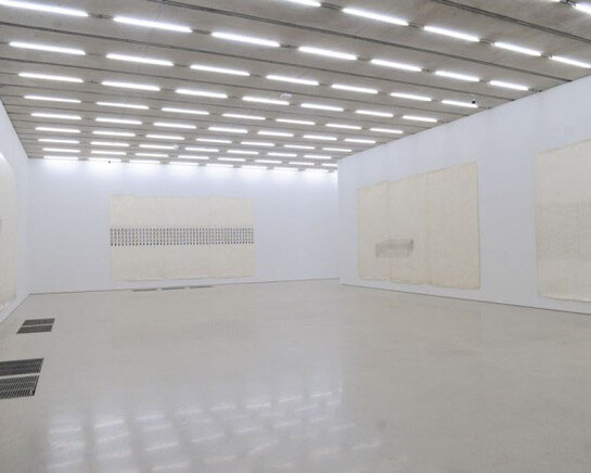 Installation view: Toba Khedoori, Pérez Art Museum Miami, 2017. Photo by WorldRedEye.com