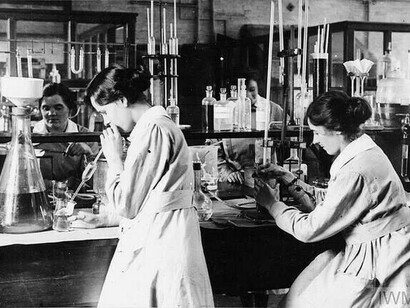 El papel de las mujeres en la producción en tiempos de guerra, 1914-1918.
Primera Guerra Mundia: retos difíciles de concebir como fáciles de superar acechaban a la burguesía europea