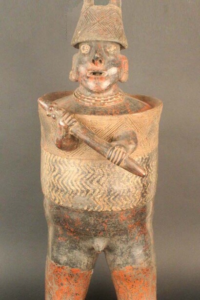 Figura antropomorfa masculina: guerrero

Materiales: Cerámica

Formativo Temprano a Clásico Temprano 200 a.C-300/500 d.C.

Medidas: 660mm de alto x 210mm de ancho