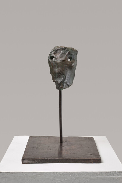 Günther Förg
Untitled (Mask)
1990
Bronze
44 x 30 x 30 cm / 17 3/8 x 11 3/4 x 11 3/4 in
Photo: Bernhard Strauss
© Estate Günther Förg, Suisse / DACS, London 2020
Courtesy Estate Günther Förg, Suisse