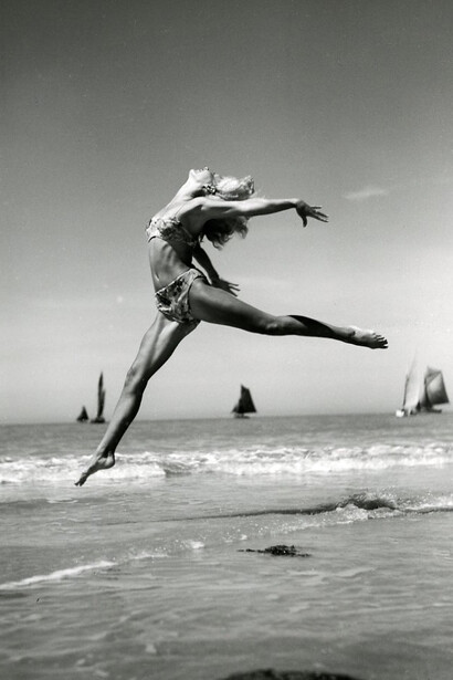 Fernand Fonssagrives (French, 1910-2003) Saut et bateaux (Lisa Fonssagrives) (detail), 1937. Courtesy of Deborah Bell Photographs