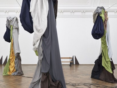 Sandra Mujinga, Time as a shield, Ausstellungsansicht. Mit freundlicher Genehmigung der Kunsthalle Basel