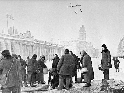 Residents of Leningrad queueing for water, people in besieged Leningrad collecting water from shell holes on Nevsky Prospect, between Gostiny Dvor and Ostrovsky Square, Soviet Union
