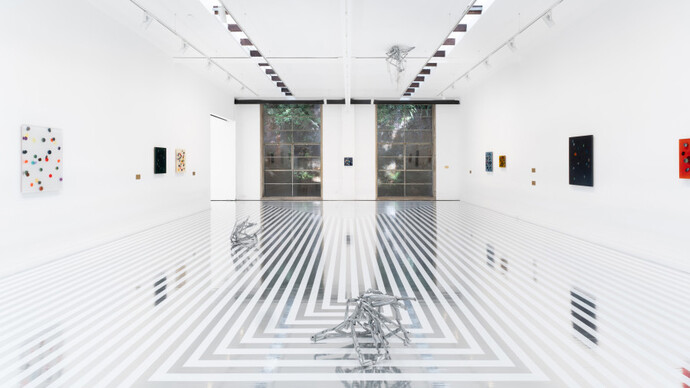 Jim Lambie, Cool breeze, exhibition view. Courtesy of Roslyn Oxley9 Gallery