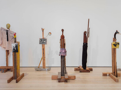 Jimmie Durham, Exhibition view. Courtesy of Hammer Museum 