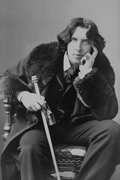 Oscar Wilde, escritor reconocido no solo por su obra literaria sino también por su estilo de moda extravagante