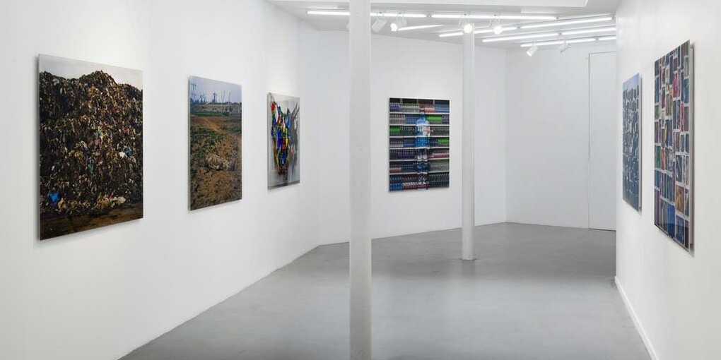 Liu Bolin, Exhibition view. Courtesy of Galerie Paris-Beijing