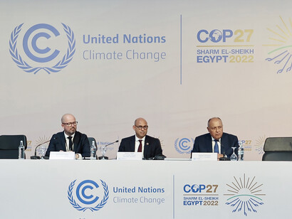 Panel de expertos en la COP27 celebrada en Sharm El-Sheikh, Egipto
