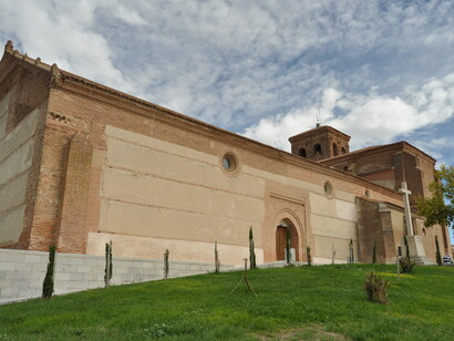 Está considerada la iglesia mudéjar más grande de toda La Moraña abulense —una extensa llanura situada al norte de la provincia de Ávila que atesora un rico e interesante patrimonio mudéjar—. Iglesia de San Cipriano, Fontiveros, Ávila, España
	

