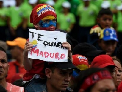 Aunque su popularidad ha caído a causa de la crisis, una parte importante de la población sigue apoyando a Maduro