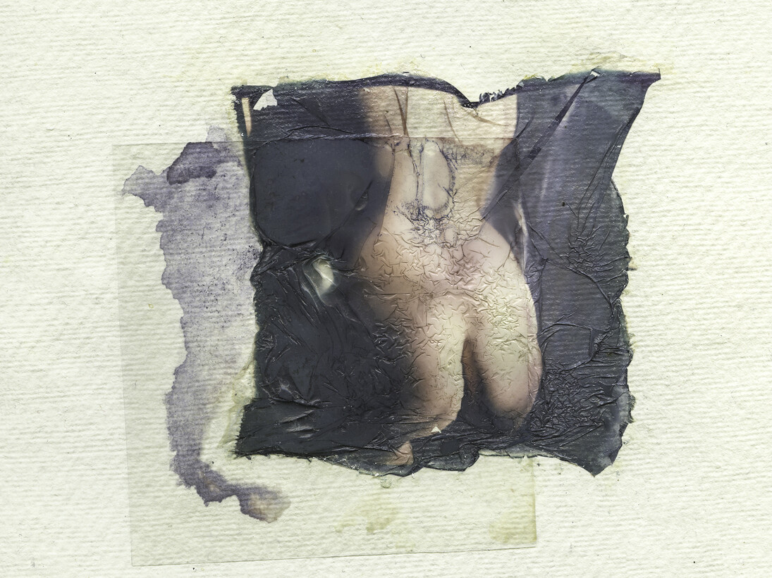 Margherita Chiarva, Untitled, Transfert TR 6, polaroid transfert on cotton, gauze fabric, mixed with tempera and ink, 50 x 40 cm © Margherita Chiarva