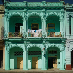 Michael Eastman, Prado Façade, Havana, 2014 ©Michael Eastman/Courtesy of Edwynn Houk Gallery, New York