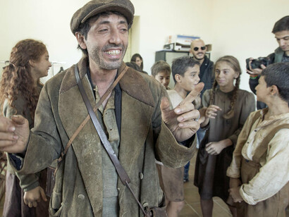 Ciccio Italia, detto il Poeta, uno dei pochi adulti che sa leggere e scrivere, interpretato da Marcello Fonte