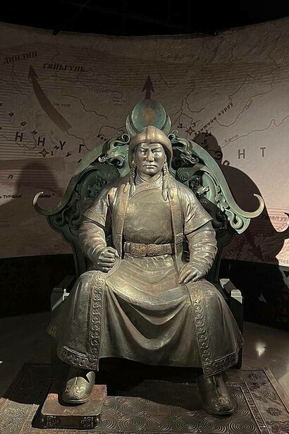 Scultura di Modu Chanyu, museo nazionale Chinggis Khaan, Ulaanbaatar, Mongolia. Modu Chanyu fu un capo militare sotto il padre Touman e poi sovrano dell'Impero Xiongnu