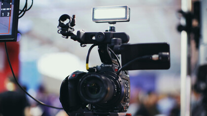 Luz, câmera, ação: bastidores da história de um programa de televisão argentino para desempregados