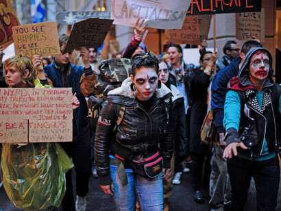 Marcha zombi como parte de las protestas del movimiento «Occupy Wallstreet»