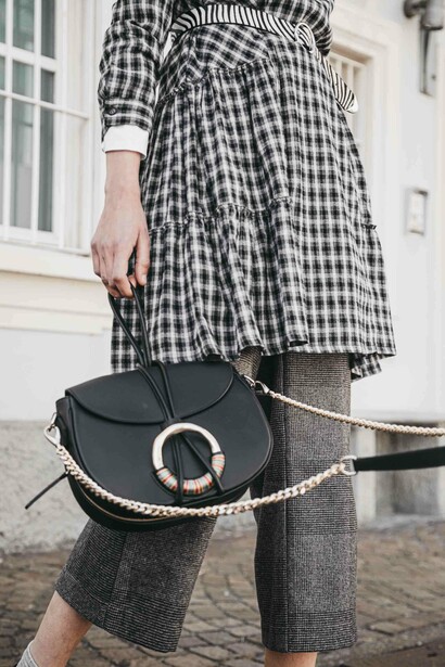 Grazie alle conce vegetali, in cui l’Italia è maestra, non si inquina più come un tempo nel produrre la pelle