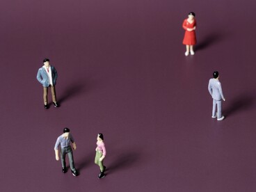 El extremismo político comienza a conviertirse en la tendencia, ensanchando barreras entre el pueblo