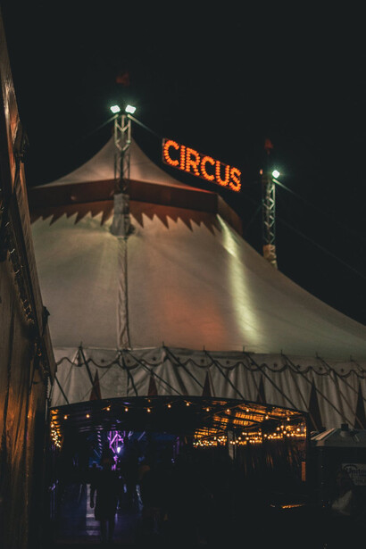 Tendone da circo in parco a tema