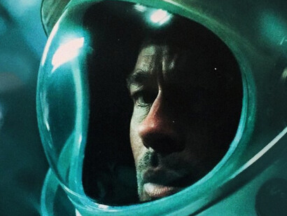 Non c’è via di fuga a se stessi e al proprio mondo, se non una stoica autodisciplina in un viaggio che appare senza senso e senza una reale destinazione