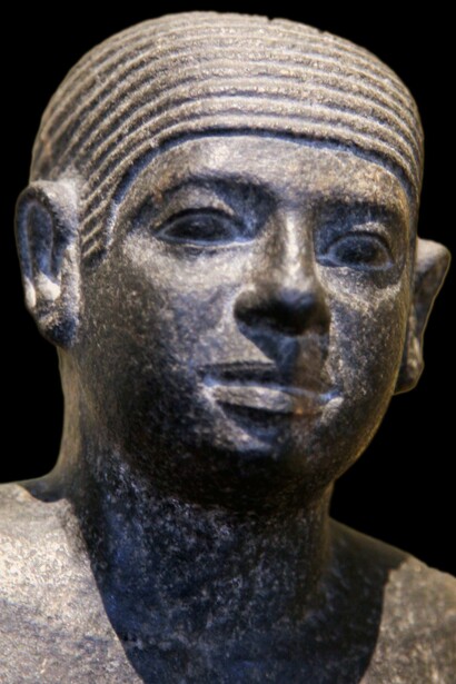 Estatuilla egipcia realizada entre el año 2500 y el 2350 a.C.