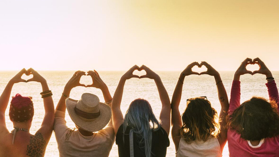Il tempo con le amiche stimola la produzione di serotonina 