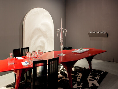 Baccarat, 1 carafe Harcourt Abysse, 2 Gobelets Etna, 2 verres Eve Harcourt (eau), 2 verres Eve Harcourt (vin), Flacon à Whisky Etna, Courtesy Galerie Thaddaeus Ropac, Paris/Salzburg, photo: Philippe Servent