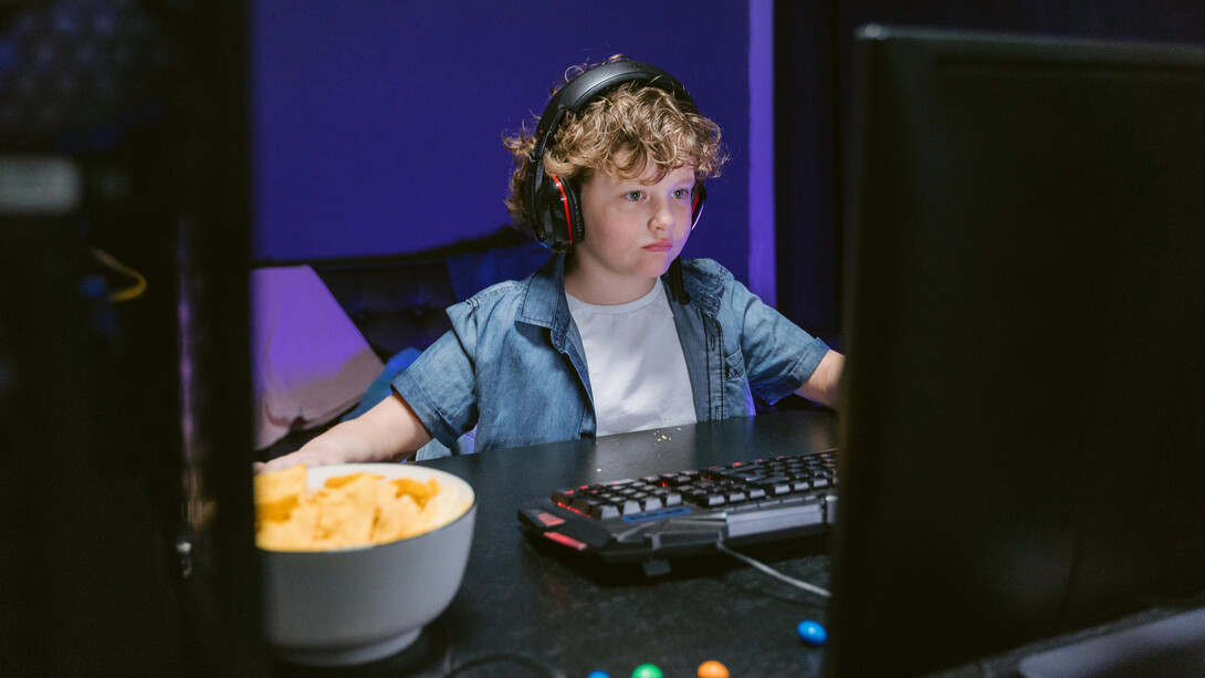 Os videogames proporcionam benefícios surpreendentes que vão além do entretenimento: ajudam no raciocínio lógico, incentivam habilidades sociais e aprimoram a cognição. Eles são um recurso que, usado com equilíbrio, pode auxiliar no desenvolvimento infantojuvenil