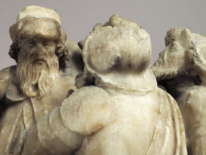 Esperando el fantástico prodigio con sus ojos yertos de par en par. Dolientes y soldados de una crucifixión. Escultura en piedra. Finales del siglo XV. Alabastro, restos de pintura, Países Bajos