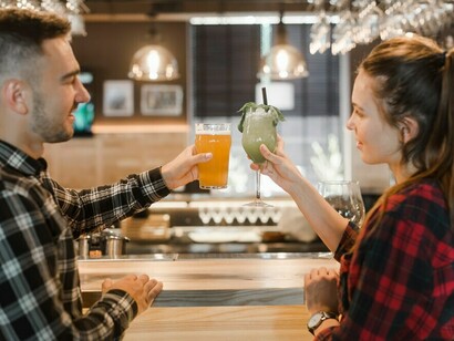 Su pregunta, tenía como intención alejarme. Pero allí estaba, de frente a ella 