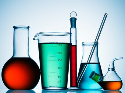 L’alchimie et la tradition artisanale ont légué à la chimie un vocabulaire foisonnant autant qu’embrouillé