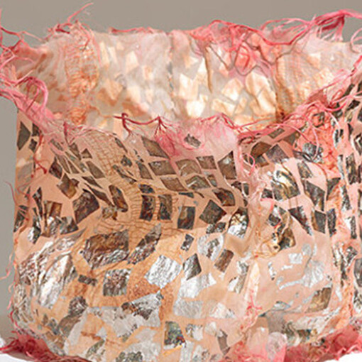 Kiyomi Iwata. Caja rosa y plateada, 1988