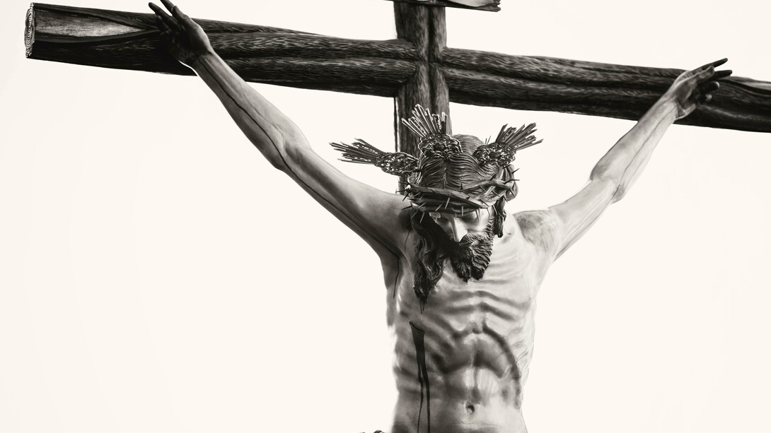 Black and white image of the crucifix in Carmona, AL, Spain