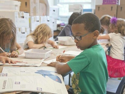Bambini a scuola: ogni persona ha diritto alla libertà di espressione