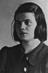 Foto di Sophie Scholl scattata dalla Gestapo, 18 febbraio 1943