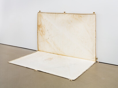 Alex Hay Collection Bag
1969-70
sand and twigs in zippered bag
Bags are 53 inches across and go up the wall 33
inches. Images courtesy the artist and Peter Freeman, Inc
